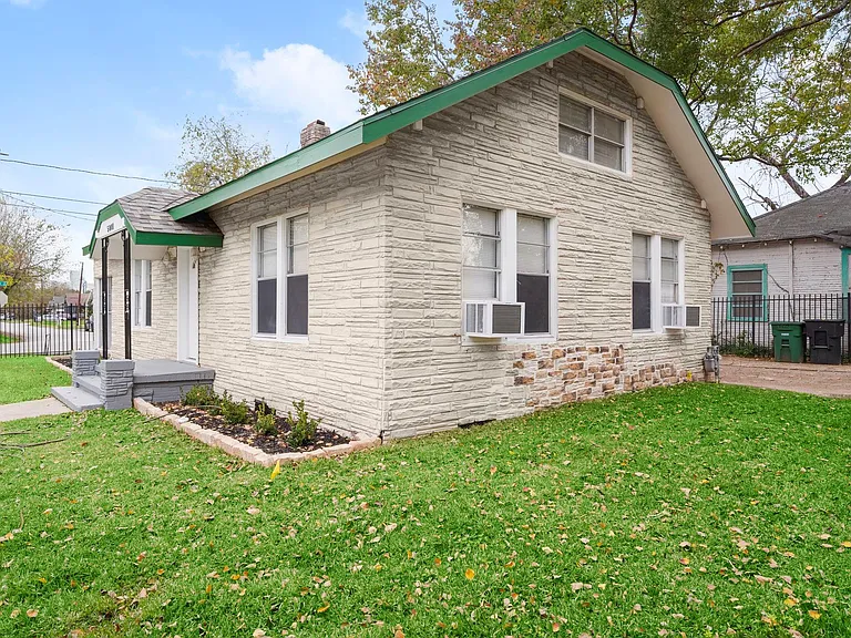 5001 McKinney St — Photo 19