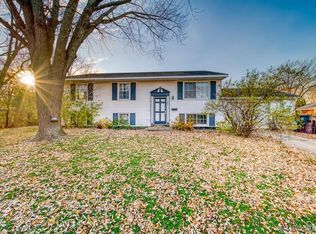 701 Surrey Dr, Streamwood, IL