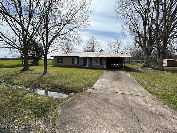 3rd image of 355 Stephanie St