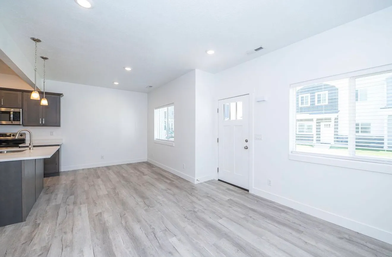 3 bed, 2.5 bath, 1625 sqft, $1,750 — Photo 4