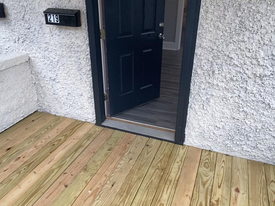 1st image of 219 Wallace Ave #219