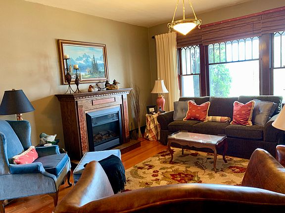 2nd image of 104 SE Regent Ave