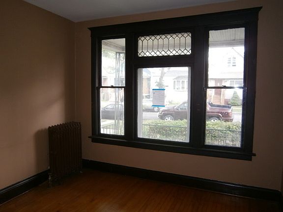 4th image of 10508 S Avenue H
