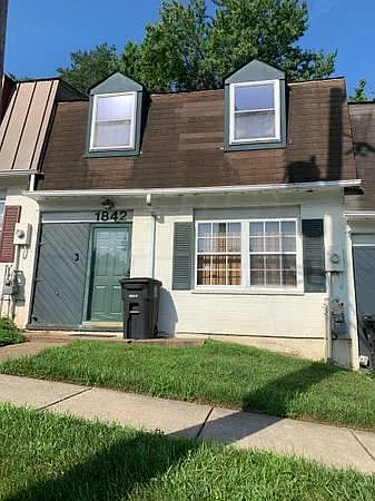 1842 Village Green Dr — Photo 2