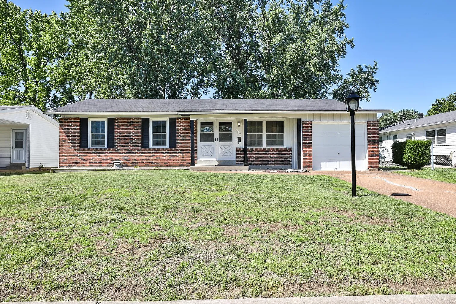 1030 Sherman Ln photo 1