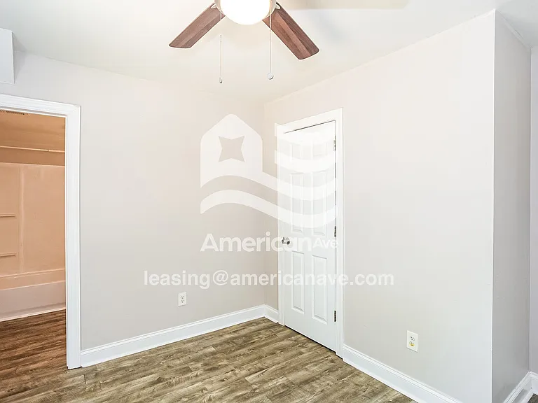 17896_011_main_bedroom_10.jpg
