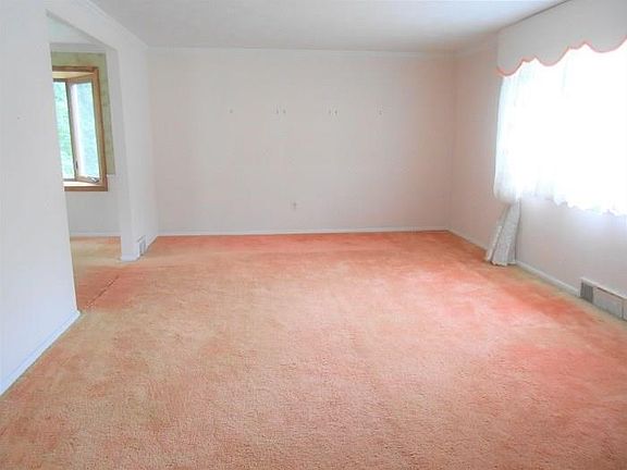 Large Living Room allows for easy/versatile placement of several pieces of furniture.