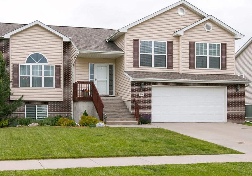 1st image of 320 E Tartan Dr