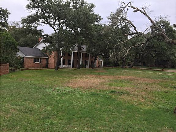 3rd image of 744 Westwood Dr