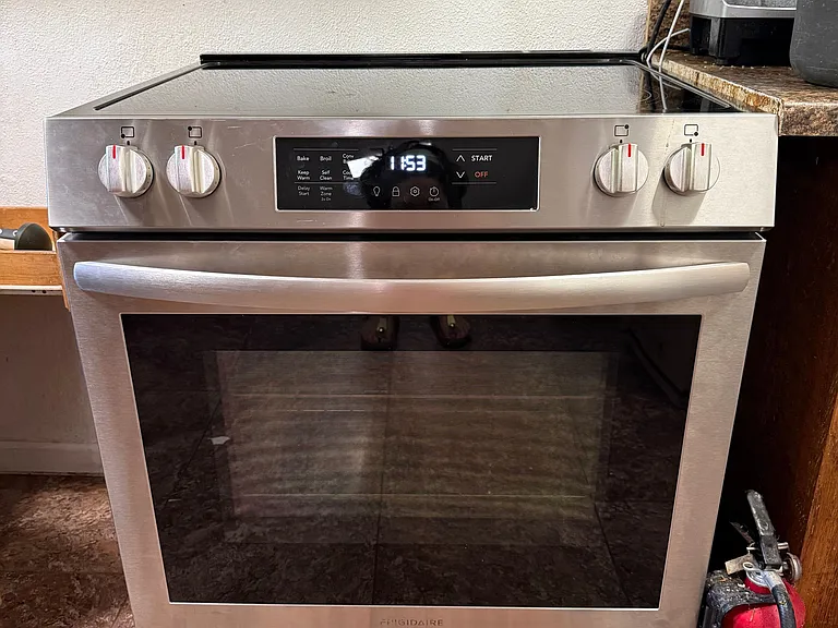 New Stove/Oven. Photos of kitchen don't have this oven in it.