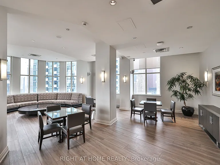 25 The Esplanade #1610 — Photo 21