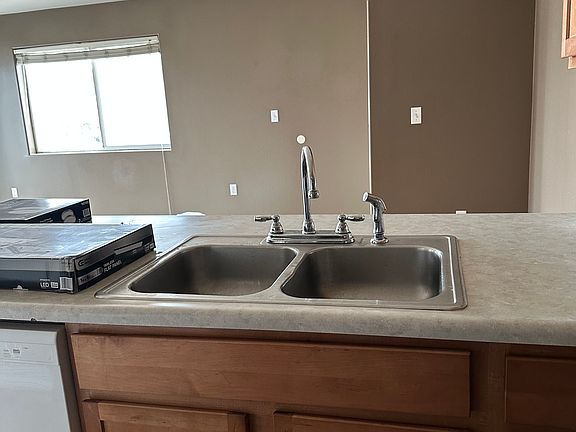 3rd image of 115 E Potter Dr