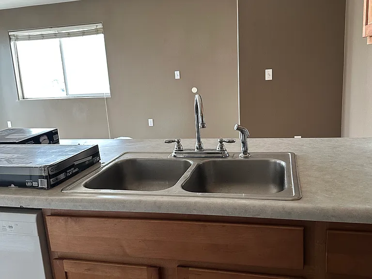115 E Potter Dr — Photo 3