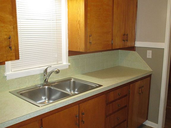 5. 3426 S Washington, Kitchen (3)