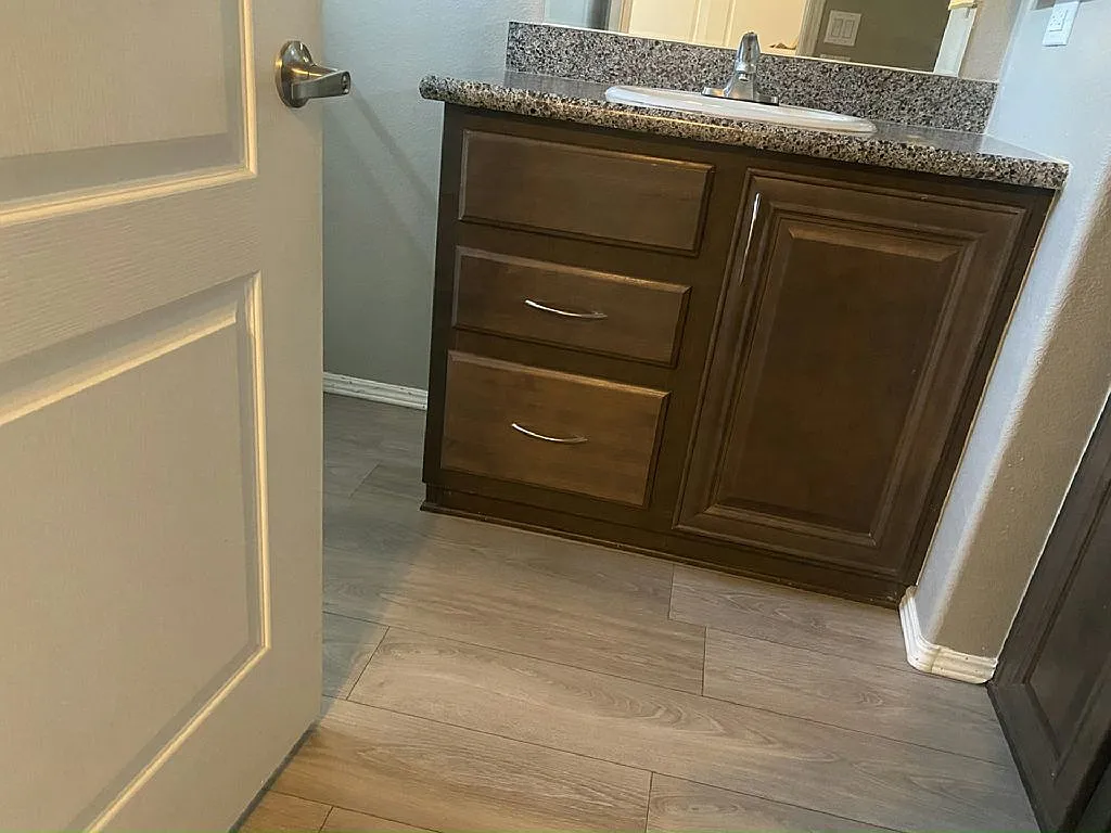 2 bed, 2.0 bath, 1000 sqft, $1,350 — Photo 4
