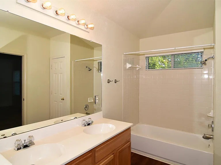 3305 Stonewall Dr — Photo 14