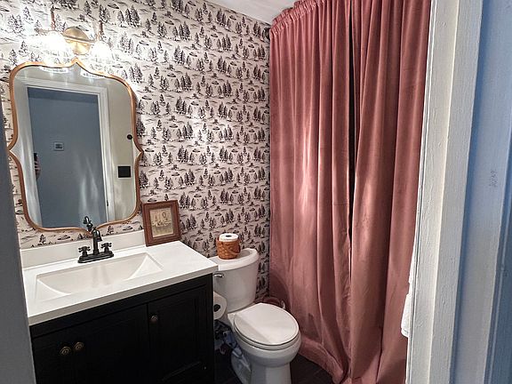 5th image of 596 Westchester Cir