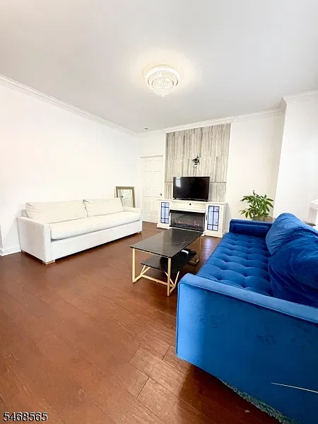 2 bed, 1.0 bath, $2,800 — Photo 3