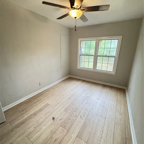 1320 E 53rd St — Photo 5
