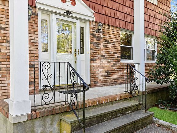 4th image of 18 Bayberry Ln