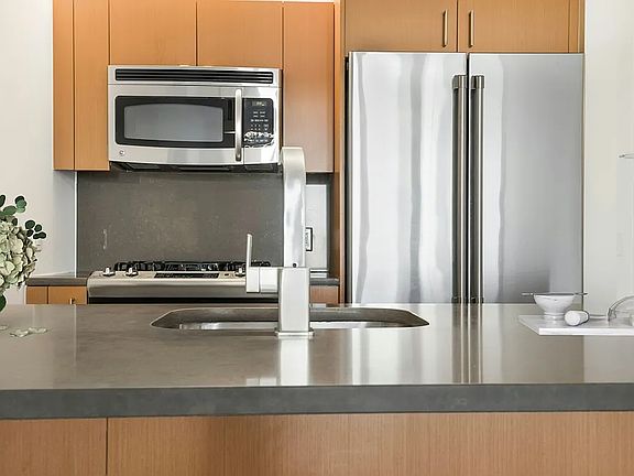 4th image of 8 Spruce St APT 31F