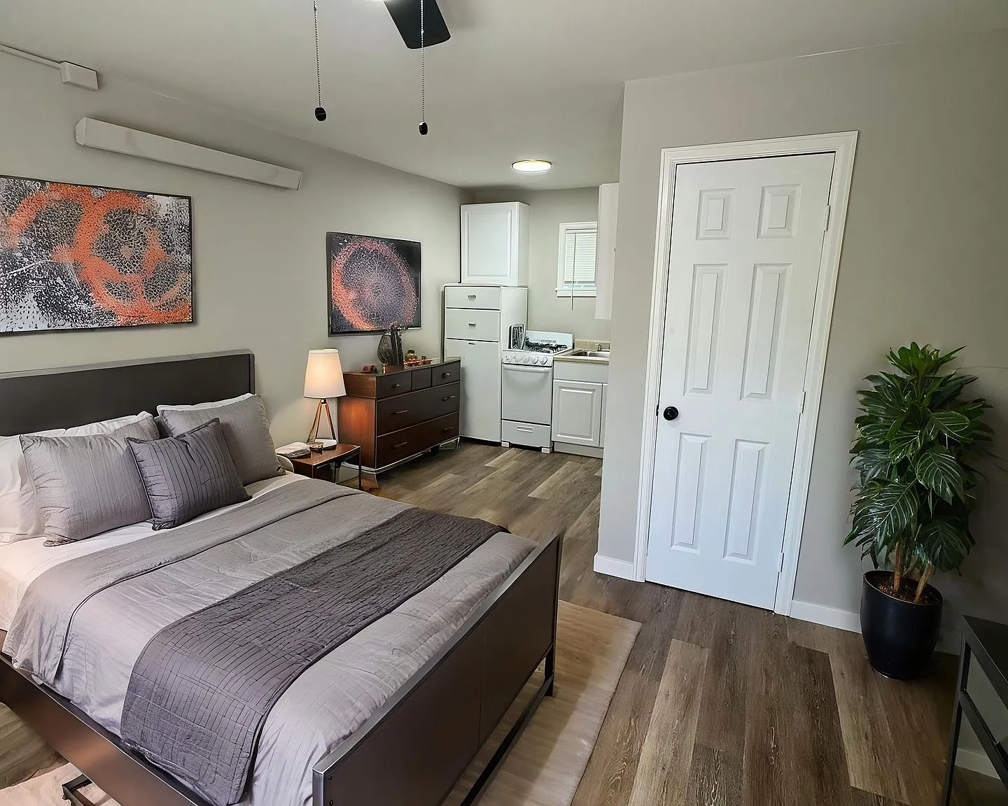 Creekside Apartments — Photo 2