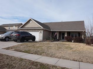 914 Hickory Ln, Junction City, KS 66441