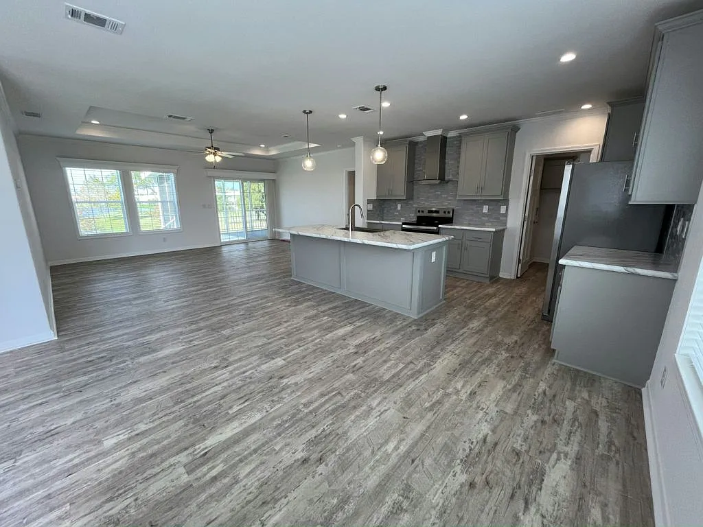 3 bed, 2.0 bath, 1441 sqft, $1,995 — Photo 4