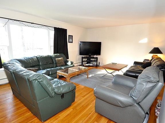 2nd image of 4 Hepworth Pl