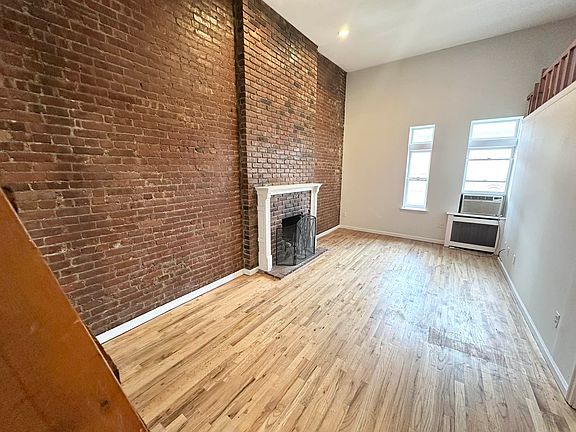 4th image of 70 W 87th St #Penthouse A