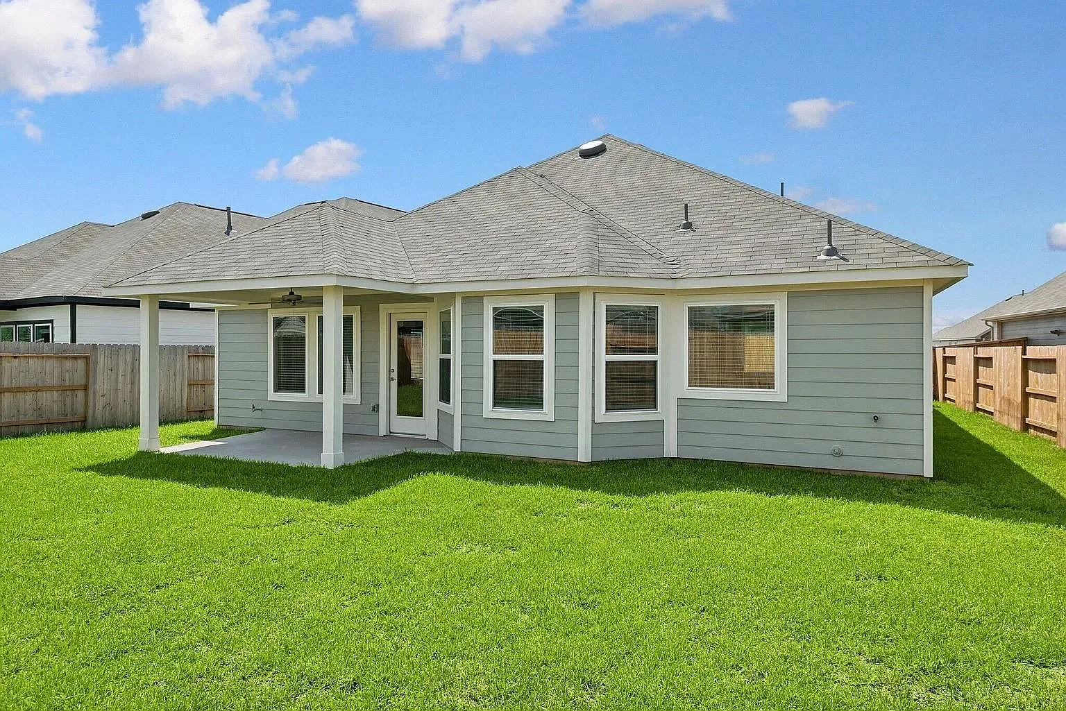 4 bed, 3.0 bath, 2348 sqft, $2,750 — Photo 4