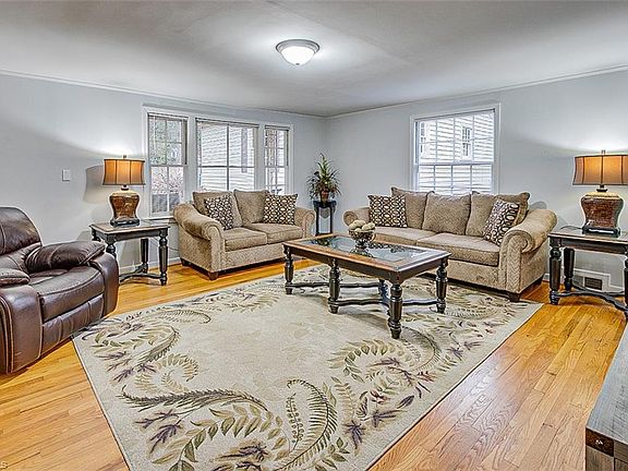 4th image of 840 Oakmont Dr