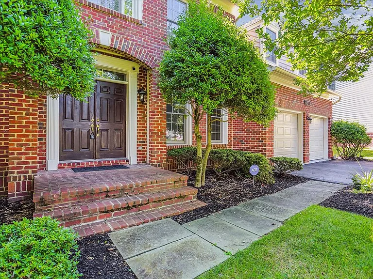 8931 Falls Farm Dr — Photo 65