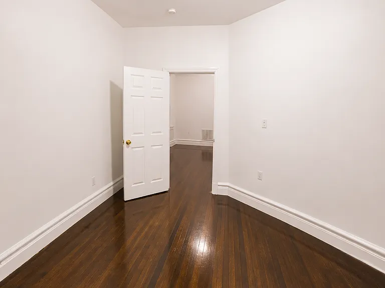 43 Treacy Ave #1AA — Photo 7