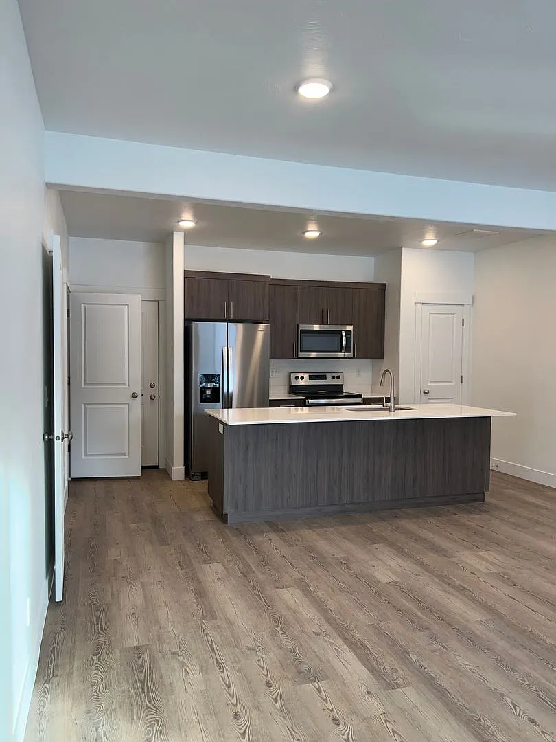 End Unit - 3 Bed 2.5 Bath Luxury Townhome In Summerfield With Clubhouse Access — Photo 4