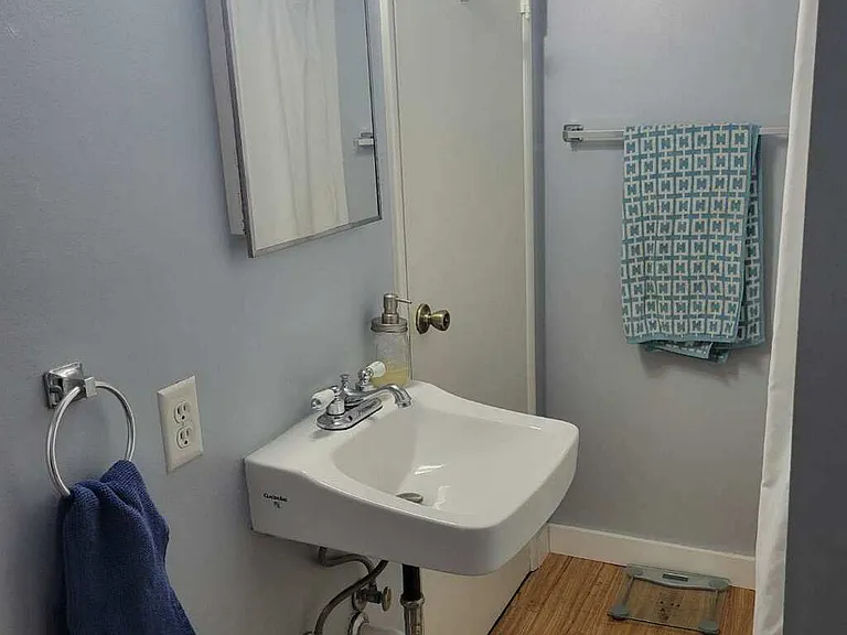 417 NW 42nd St #1/2 — Photo 3