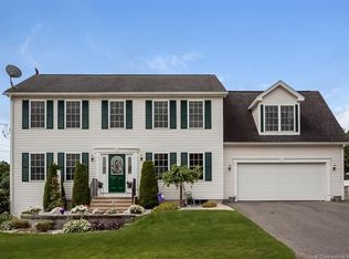 52 Highlandview Ave, East Longmeadow, MA 01028