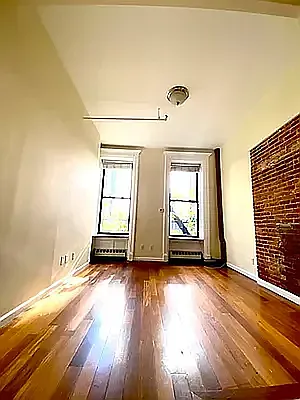 Rented by Oxford Property Group | media 10