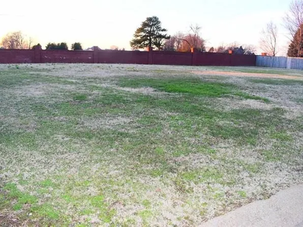 34 Princeton Pl, Jackson, TN 38305