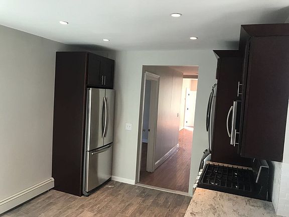 4th image of 62 Jefferson Ave
