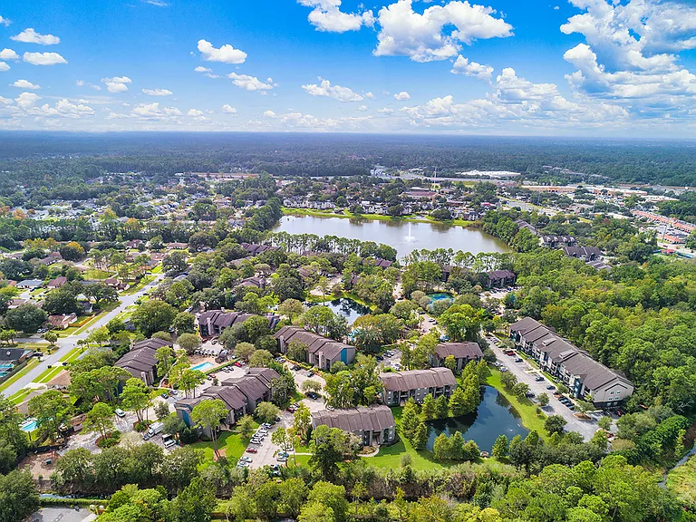MAA Mandarin Lakes — Photo 9