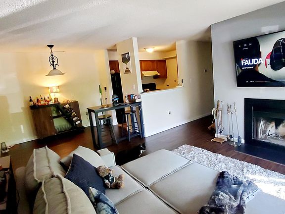 4th image of 905 Aspen Dr