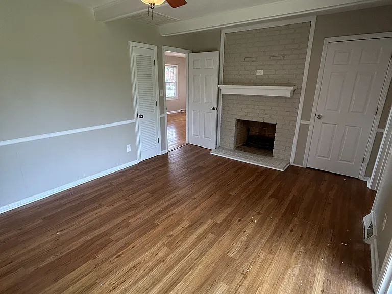 300 Hickory Hill Dr — Photo 3