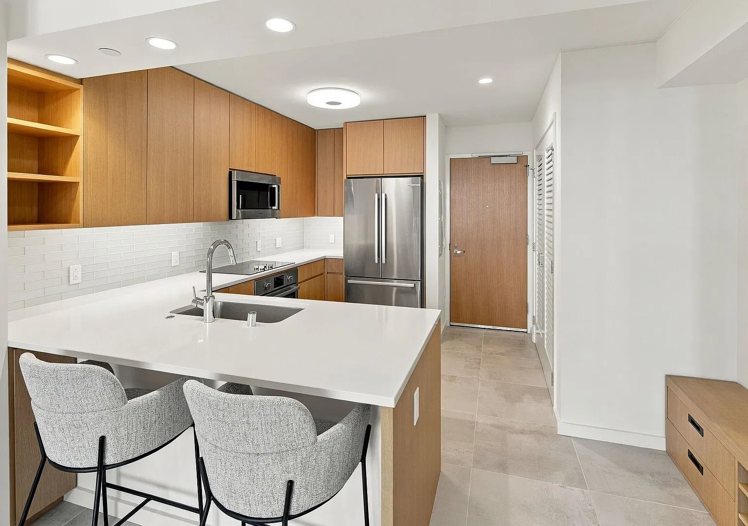 Sky Ala Moana West - Furnished 1 Bedroom, 1 Bathroom, 1 Parking Stall — Photo 3
