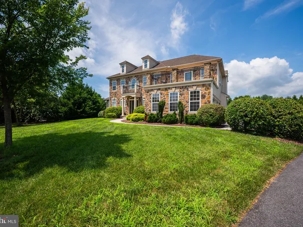518 Schooner Ct, Newark, DE 19702
