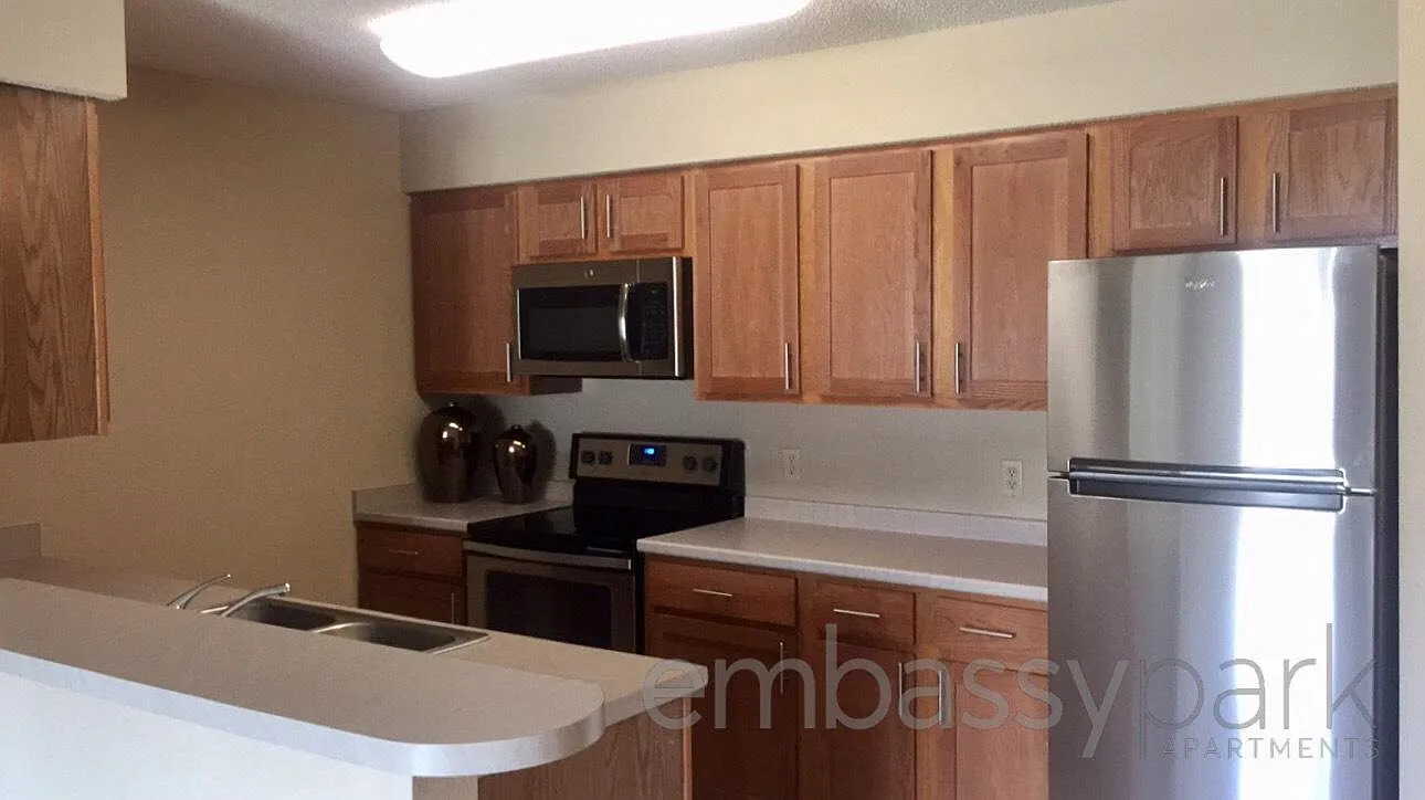 Embassy Park Apartments — Photo 4