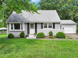 8 Beechwood Dr, Wallingford, CT 06492