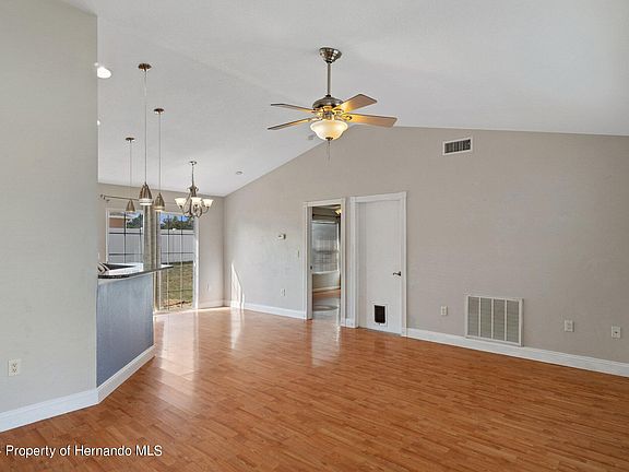 5th image of 5203 Woodridge Ln