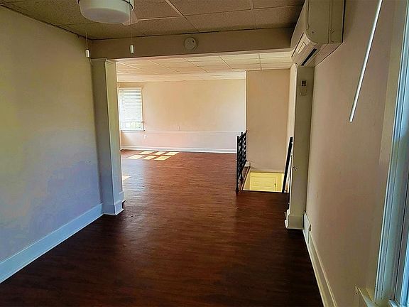 3rd image of 239 Roosevelt Ave