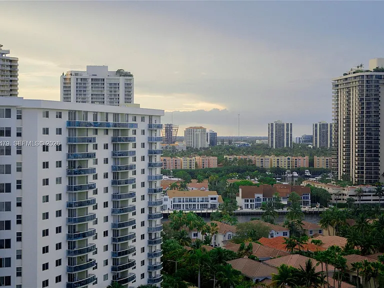 19370 Collins Ave #1614 — Photo 4
